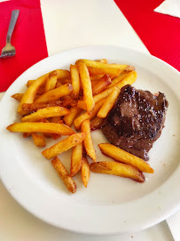 Steak du Restaurant de spécialités à base de poisson-pêcheur Le Poisson Rouge à Vieux-Boucau-les-Bains - n°3