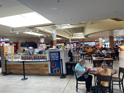 Shopping Mall «Oak Park Mall», reviews and photos, 11149 W 95th St, Overland Park, KS 66214, USA