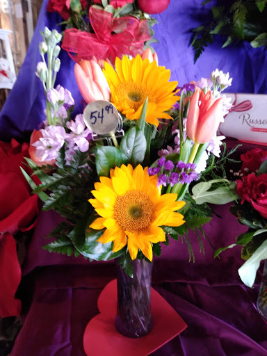 Florist «Metro Florist & Gifts», reviews and photos, 216 W 6th St, Ferris, TX 75125, USA