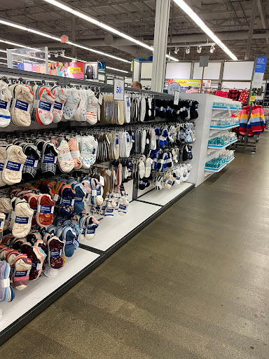 Clothing Store «Old Navy», reviews and photos, 3581 N Freeway Blvd, Sacramento, CA 95834, USA