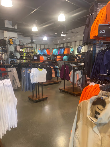 Clothing Store «The North Face Outlet», reviews and photos, 8555 San Ysidro Ave Ste 20, Gilroy, CA 95020, USA