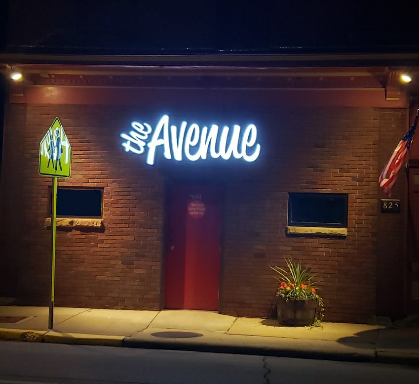 The Avenue Bar & Grill 26041