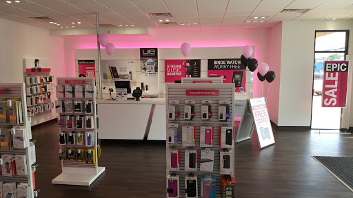 Cell Phone Store «T-Mobile», reviews and photos, 1700 Precinct Line Rd #200, Hurst, TX 76054, USA