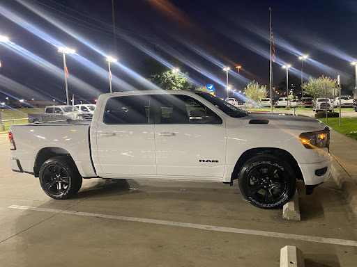 Car Dealer «Chrysler Jeep Dodge City of McKinney», reviews and photos, 700 S Central Expy, McKinney, TX 75070, USA