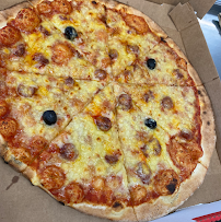 Pepperoni du Pizzas à emporter Via Pizza Feu De Bois(camion) à Villeurbanne - n°3