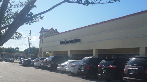 Clothing Store «Nike Clearance Store», reviews and photos, 2573 Old Vineland Rd, Kissimmee, FL 34746, USA