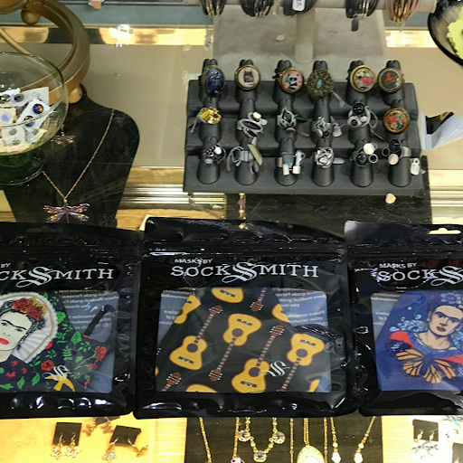 Gift Shop «Quilts Unlimited/ J. Fenton Gifts», reviews and photos, 118 E Main St, Charlottesville, VA 22902, USA