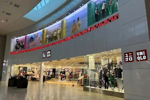 UNIQLO Yorkdale Shopping Centre image