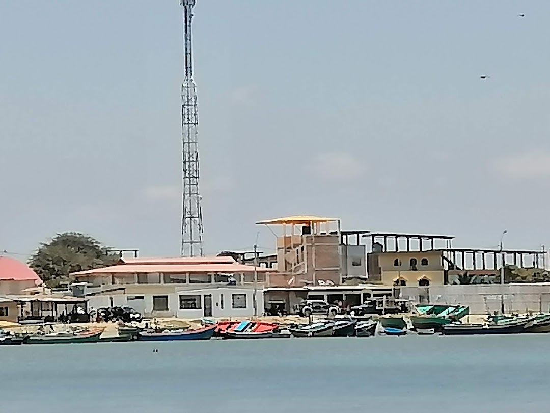 Bahía Puerto Pizarro Hostel