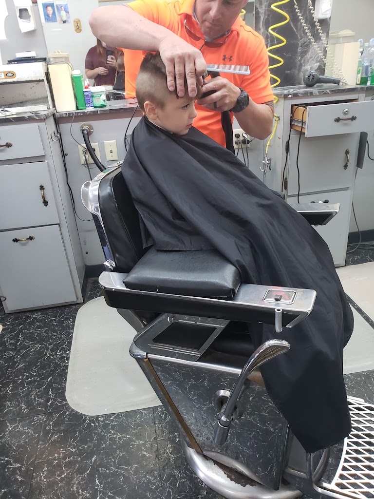 Alan's Barber Shop 70427