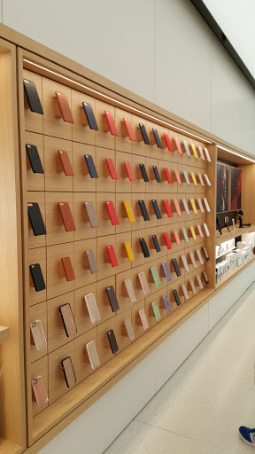 Computer Store «Apple Woodland», reviews and photos, 3195 28th St SE, Grand Rapids, MI 49512, USA