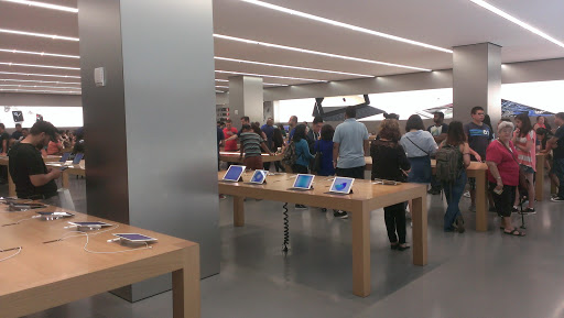 Computer Store «Apple Queens Center», reviews and photos, 90-15 Queens Blvd, Elmhurst, NY 11373, USA