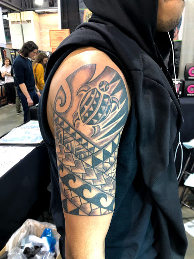 Tattoo Shop «Scratch The Surface Tattoo», reviews and photos, 6550 International Dr #111, Orlando, FL 32819, USA