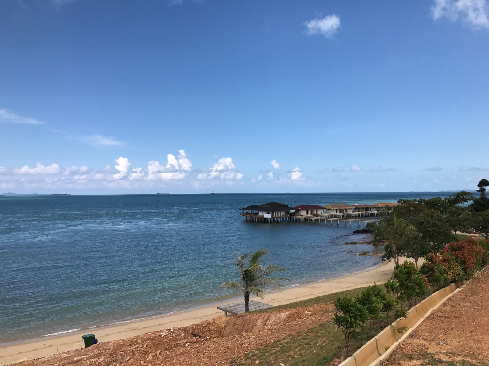 Foto di Pantai Jembatan 5 con spiaggia spaziosa