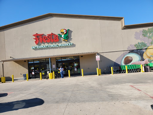 Supermarket «Tienda Fiesta Mart», reviews and photos, 210 E Davis St, Conroe, TX 77301, USA