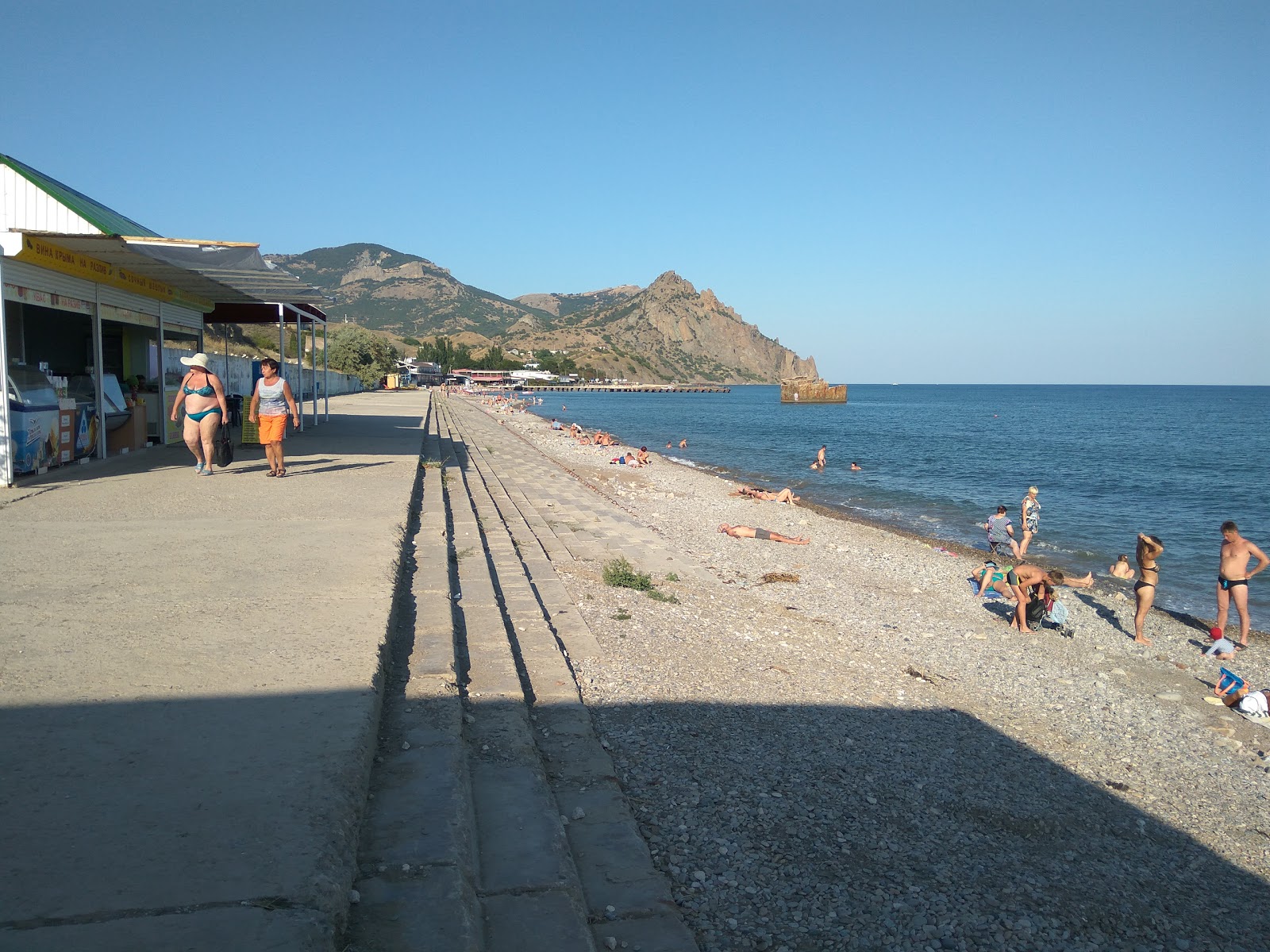 Photo de Tarhib Beach avec rivage droit, long