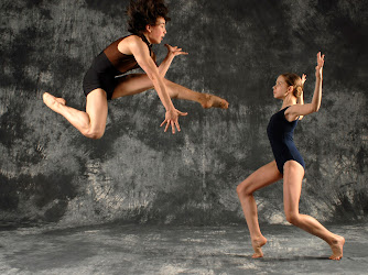 Modern Dance Zeitgenössicher Tanz Contemporary Dance Jazz Ballett Yoga für Erwachsene Kurse Unterricht Tanz Yoga Frankfurt