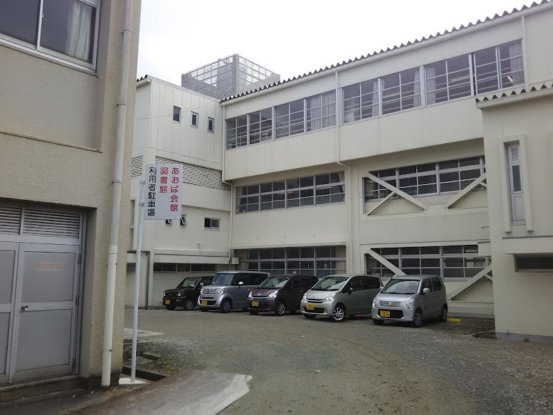 須恵町立図書館駐車場
