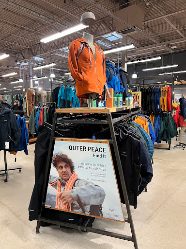 Camping Store «REI», reviews and photos, 17W160 W 22nd St, Oakbrook Terrace, IL 60181, USA