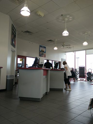 Tire Shop «Discount Tire Store - Sterling Heights, MI», reviews and photos, 8180 Metro Pkwy, Sterling Heights, MI 48312, USA