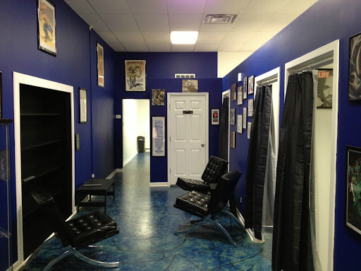 Tattoo Shop «Kings & Queens Tattoo & Piercing», reviews and photos, 4541 Dixie Hwy, Waterford, MI 48329, USA