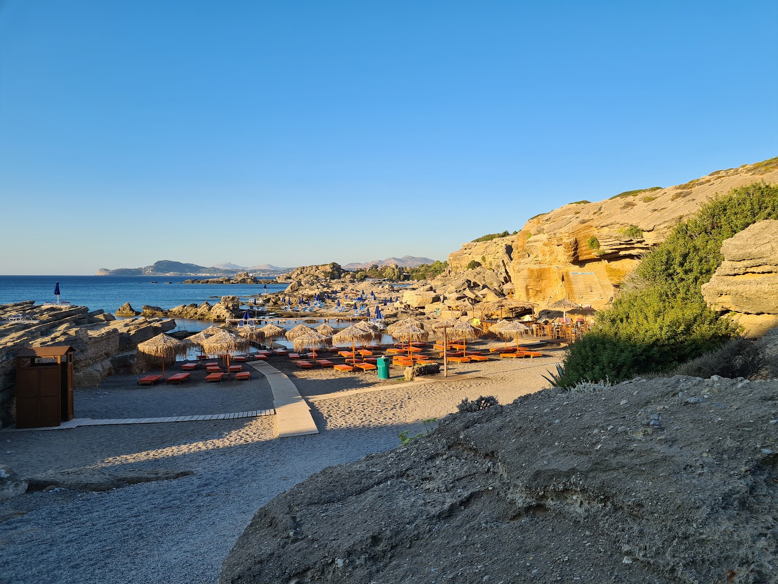 Oasis Beach Kallithea'in fotoğrafı ve yerleşim