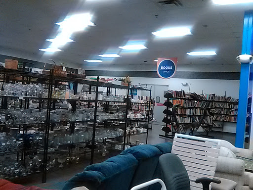 Thrift Store «35th Ave & Southern Goodwill Retail Store & Donation Center», reviews and photos, 3636 W Southern Ave, Phoenix, AZ 85041, USA