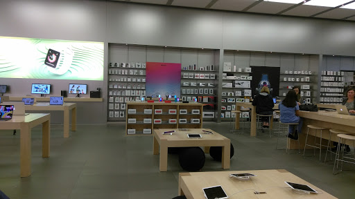 Computer Store «Apple Easton Town Center», reviews and photos, 4210 The Strand, Columbus, OH 43219, USA