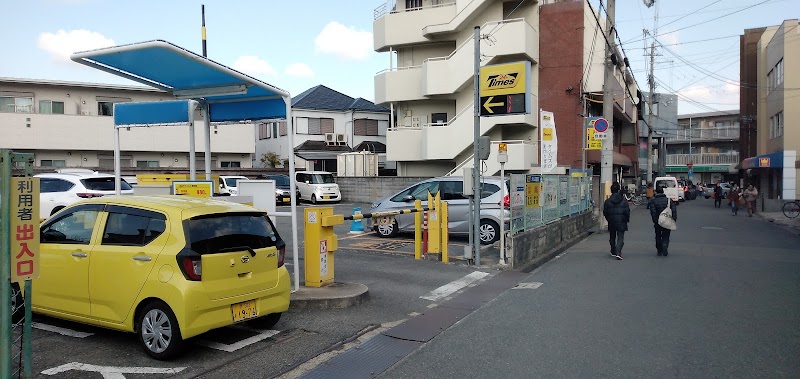 タイムズ鳳駅前