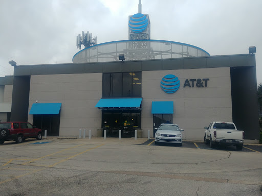 AT&T Repairs Phone in Houston