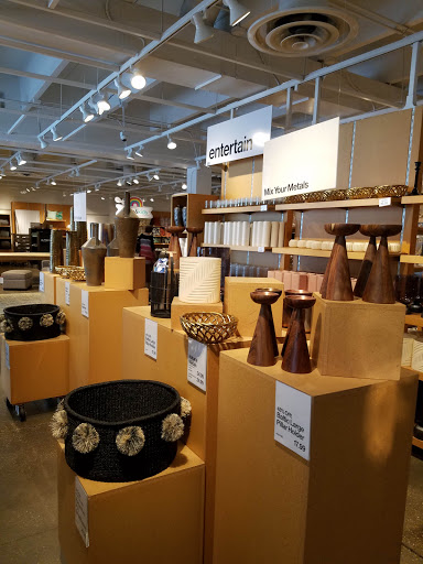 Furniture Store «Crate and Barrel Outlet», reviews and photos, 1700 Prince St, Alexandria, VA 22314, USA