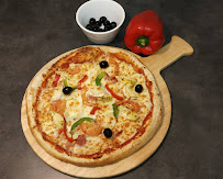 Plats et boissons du Pizzeria La Borne / distributeur pizzas 24/24h à Formerie - n°1