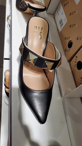 Shoe Store «DSW Designer Shoe Warehouse», reviews and photos, 2500 Central Park Ave, Yonkers, NY 10710, USA