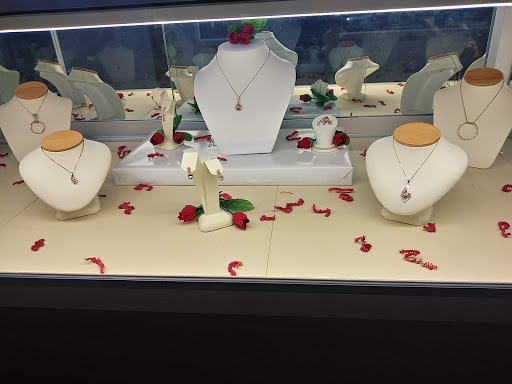 Jewelry Store «Lustig Jewelers», reviews and photos, 281 W Townline Rd, Vernon Hills, IL 60061, USA