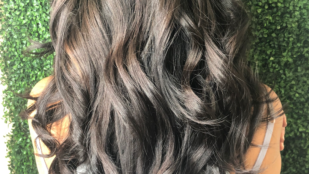 SaraVia Hair Salon LLC 33026