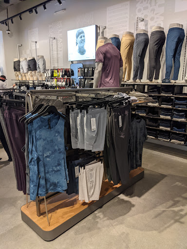 Sportswear Store «lululemon», reviews and photos, 750 Spectrum Center Dr, Irvine, CA 92618, USA