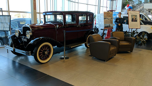 Car Dealer «Larry Roesch Chrysler Jeep Dodge RAM», reviews and photos, 200 W Grand Ave, Elmhurst, IL 60126, USA