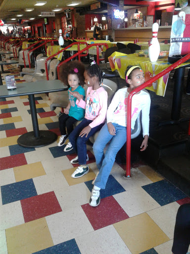 Bowling Alley «AMF Bowlero Lanes», reviews and photos, 11737 W Burleigh St, Wauwatosa, WI 53222, USA