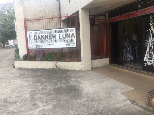 Danner Luna - Diseñador de Moda y Alta Costura