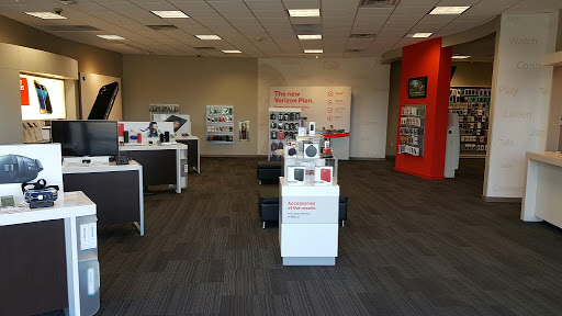 Cell Phone Store «Verizon», reviews and photos, 3945 N Gloster St, Tupelo, MS 38804, USA