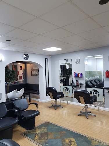 Turning Heads Hair & Beauty - Barber shop