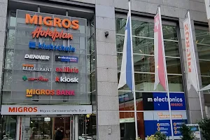 Migros-Supermarkt - Zürich - Limmatplatz image