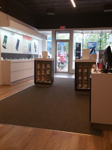 Cell Phone Store «Verizon Lexington», reviews and photos, 1792 Massachusetts Ave, Lexington, MA 02420, USA