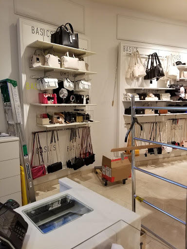 Clothing Store «Forever 21», reviews and photos, 2325 Stoneridge Mall Rd, Pleasanton, CA 94588, USA