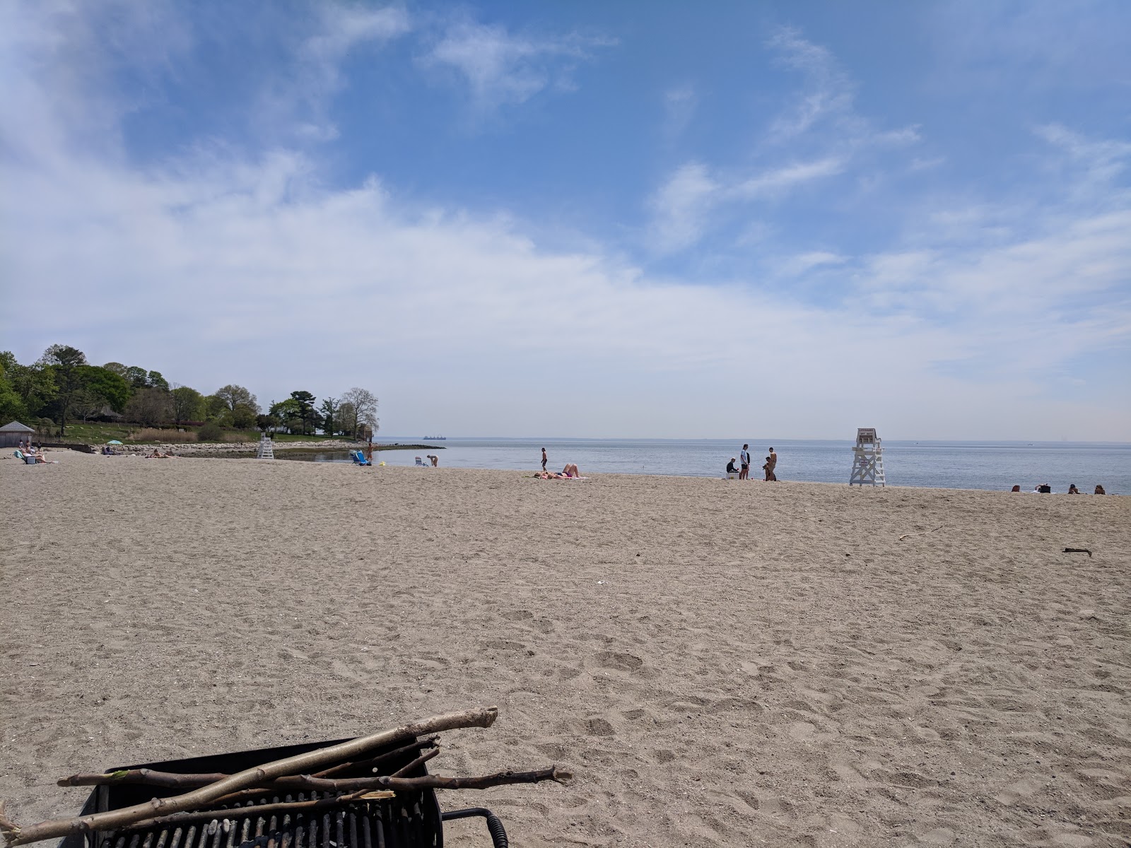 Sasco Beach的照片 带有宽敞的海岸线