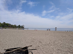 Sasco Beach'in fotoğrafı geniş bir kıyı şeridi ile birlikte