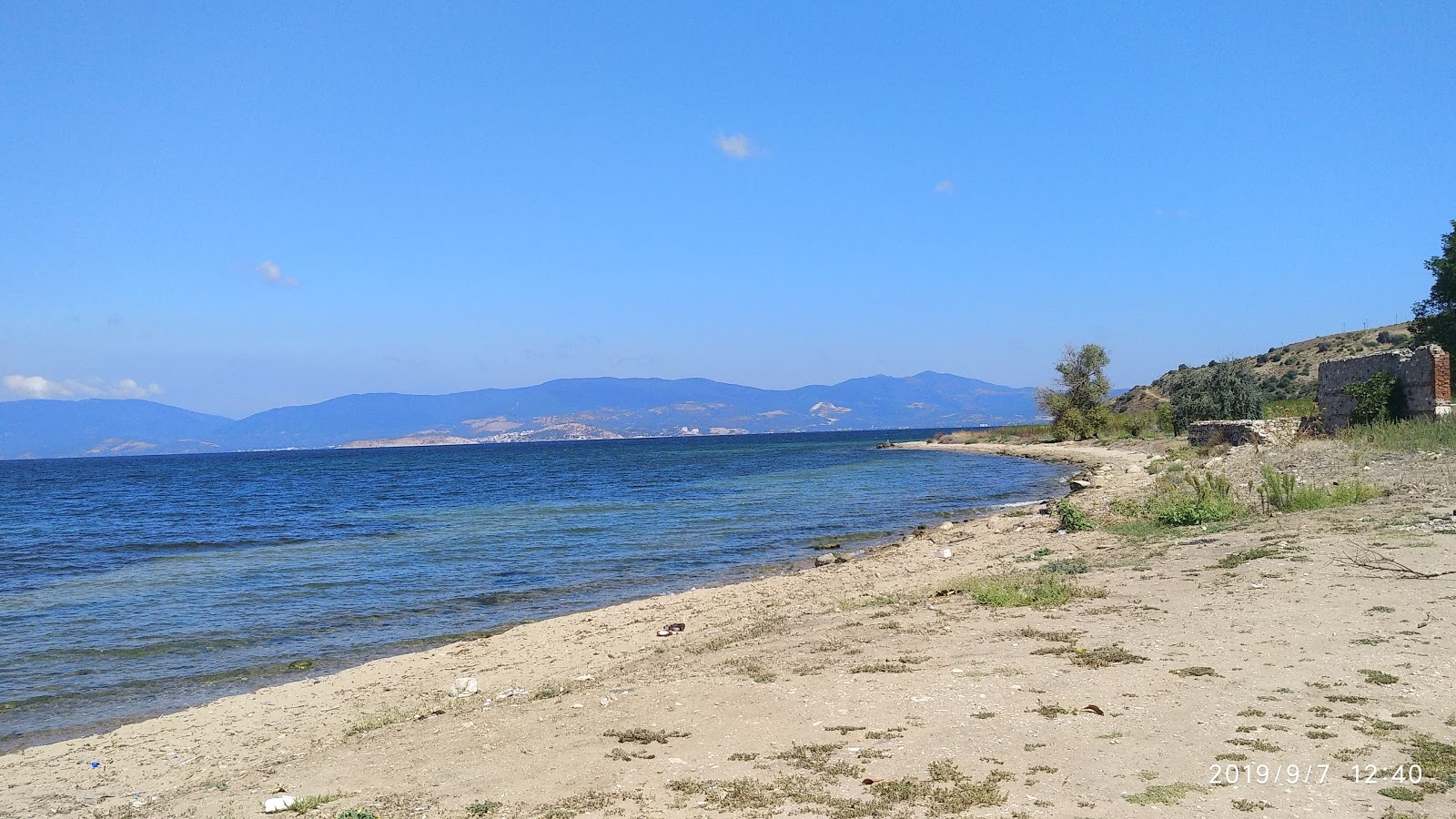 Φωτογραφία του Hidirkoy beach με φωτεινή άμμος επιφάνεια