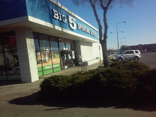 Sporting Goods Store «Big 5 Sporting Goods - Fresno», reviews and photos, 5488 N Blackstone Ave, Fresno, CA 93710, USA