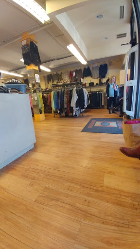 Used Clothing Store «Crossroads Trading Co», reviews and photos, 1730 Sherman Ave, Evanston, IL 60201, USA
