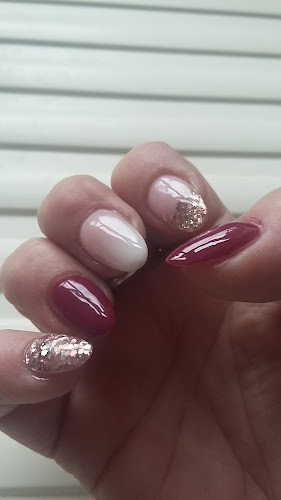 Comments and reviews of Lottie's Nails and Education